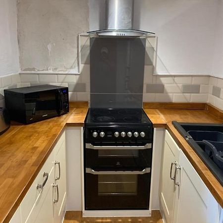 Beautiful Studio Apartment Milford Haven Buitenkant foto