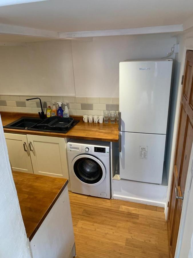 Beautiful Studio Apartment Milford Haven Buitenkant foto