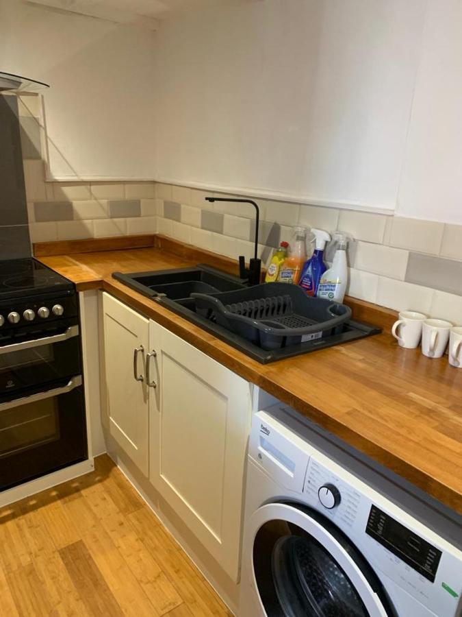 Beautiful Studio Apartment Milford Haven Buitenkant foto