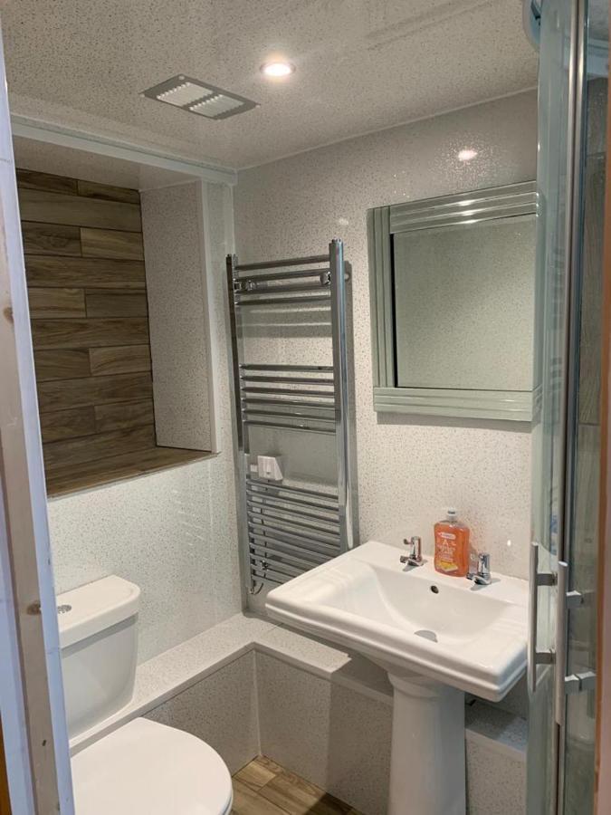 Beautiful Studio Apartment Milford Haven Buitenkant foto